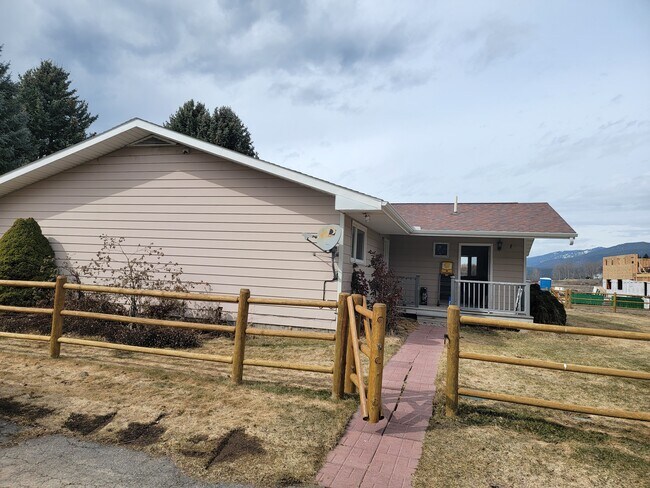 Foto del edificio - 14780 Mill Creek Rd