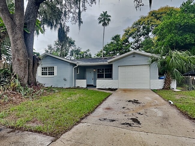 Building Photo - 8523 Chinaberry Dr