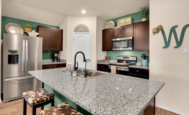 Building Photo - 708 Monarch Dr