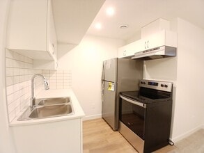 Building Photo - 1938-1209 209 St NW