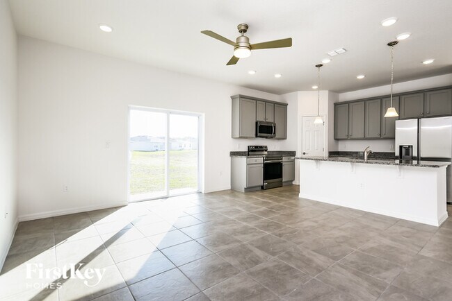 Building Photo - 609 Crown Rose Dr