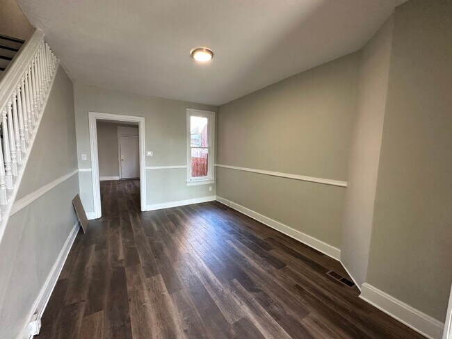 Foto del edificio - 137 Stevens Ave