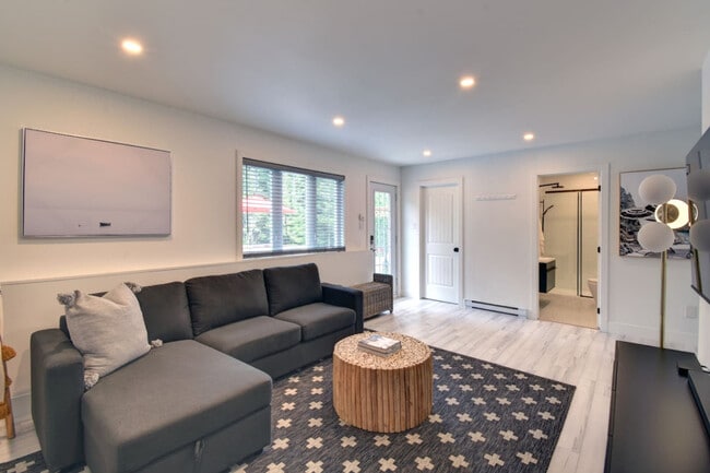 Building Photo - 810 Chem. David