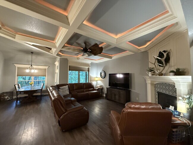Building Photo - Custom 5 BR / 3 Car Garage, Home theater, ...