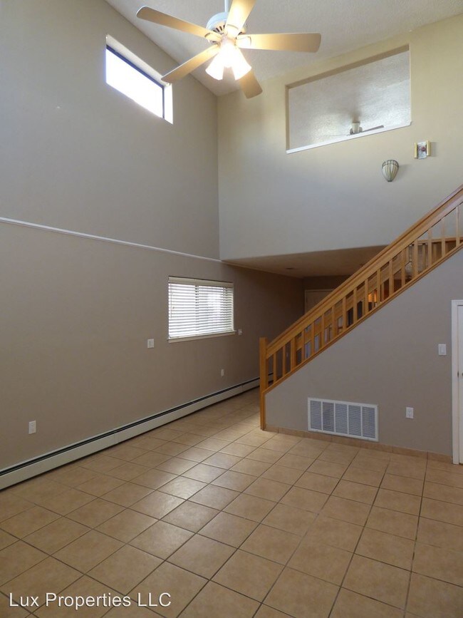 Building Photo - 10055 Del Chaparral Ct NE