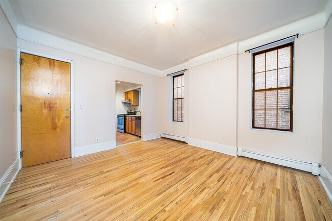 Building Photo - 253 10th St