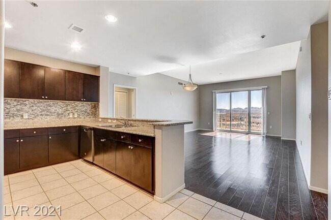 Foto del edificio - BEAUTIFUL 2 BEDROOM AT THE ONE!