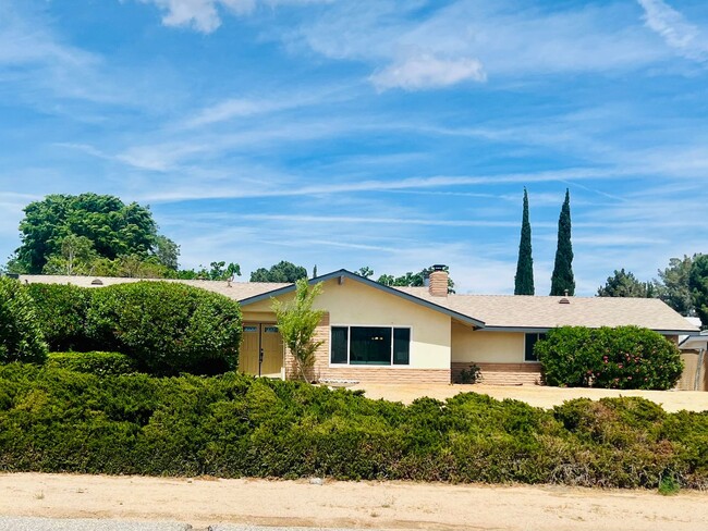 Building Photo - Scenic Hillside Living – Spacious 3 Bed, 2 Bath with Sweeping Views