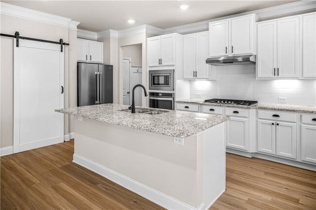 Building Photo - 18 Dorothy Ln