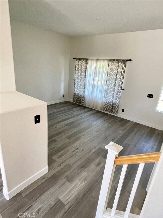 Foto del edificio - 1388 Sutherland Dr