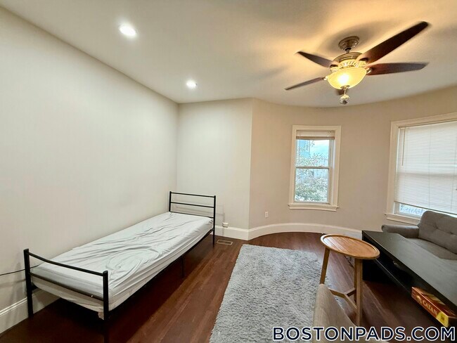 Foto del edificio - 81 Hillside St