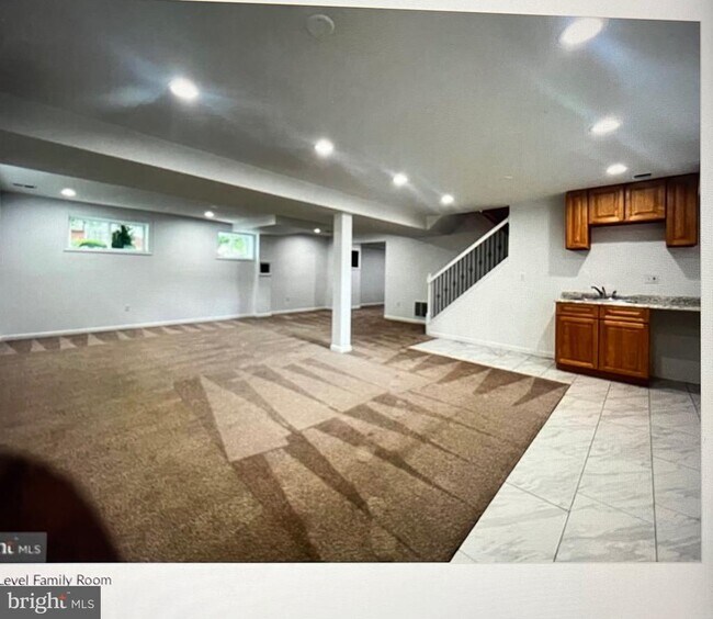 Foto del edificio - 12 Alexandria Dr