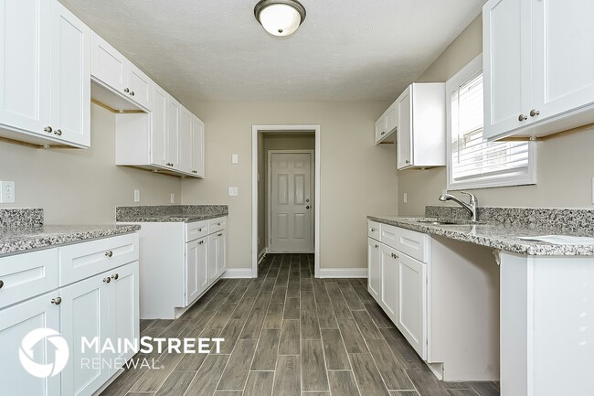 Building Photo - 1505 Queen Elizabeth Dr