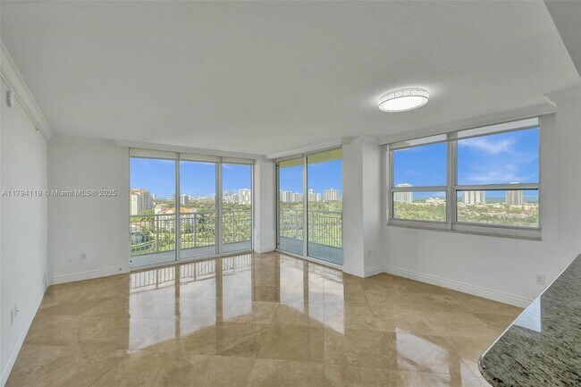 Foto del edificio - 19501 W Country Club Dr