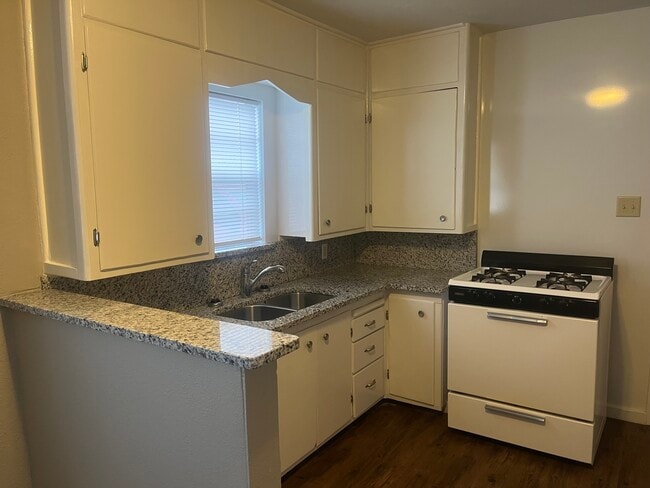 Kitchen - 122 Hickory St