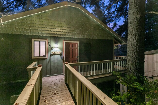 Building Photo - 590 Arrowhead Villa Rd