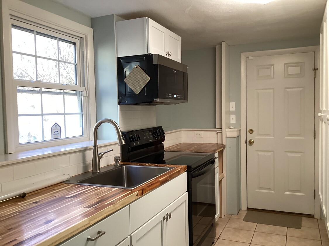 Kitchen - 295 Reservoir Ave