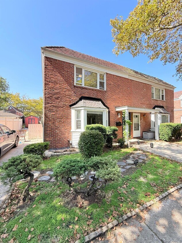 Foto principal - 73-48 199th St