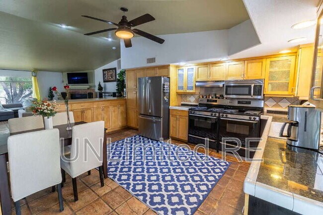 Foto del edificio - 3565 N Manor Rd