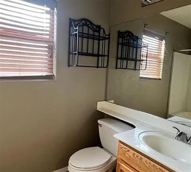 Building Photo - 13354 W Mauna Loa Ln