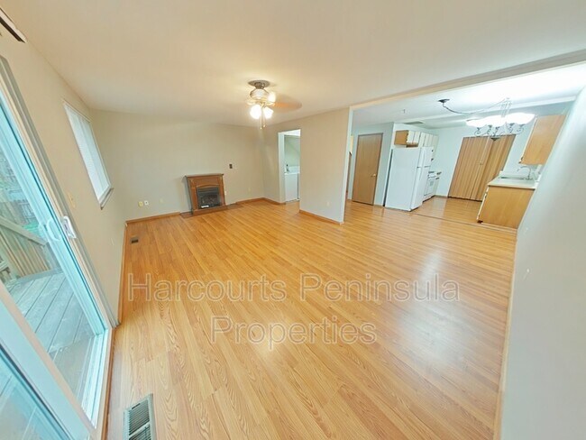 Building Photo - 3807 Maple Ave