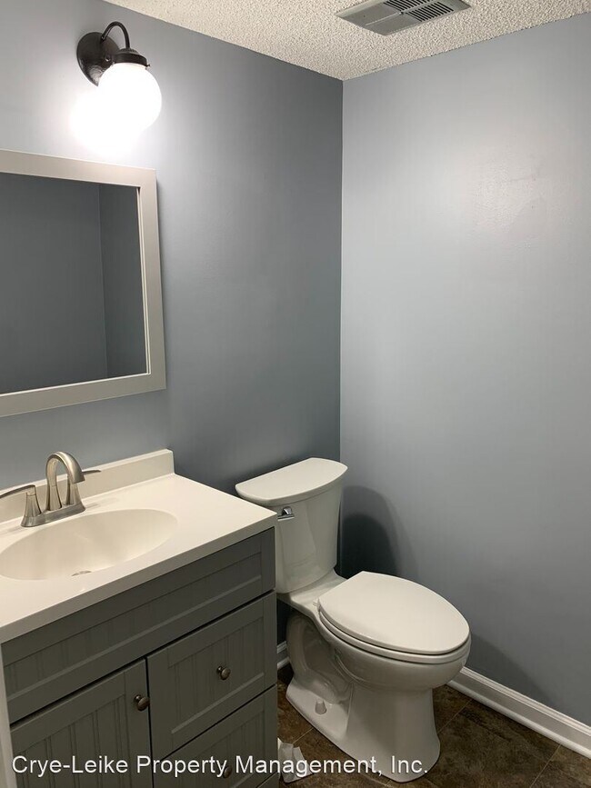 Building Photo - 3 br, 2.5 bath House - 1704 Hobbits Glen