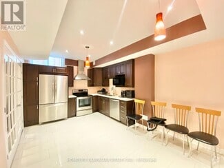 Building Photo - 19 Dunrobin Cres