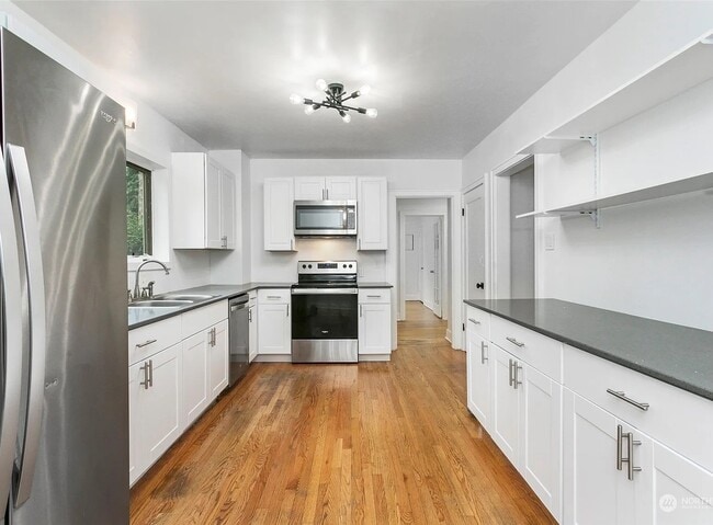 Foto del edificio - 710 Prospect Ave N