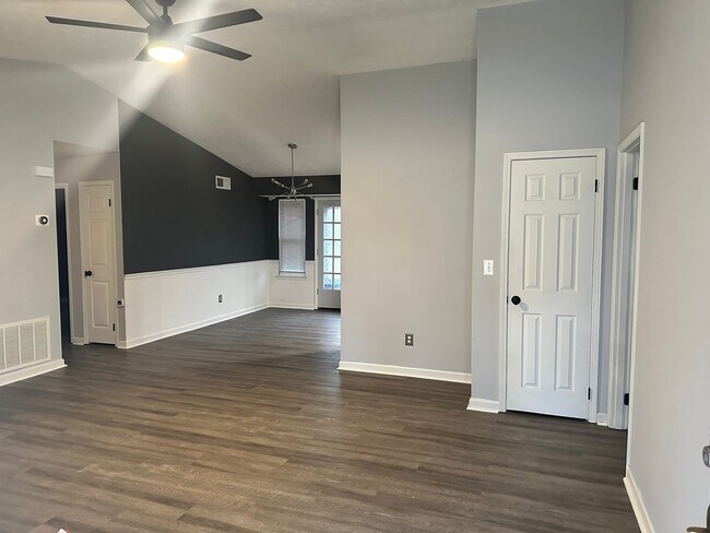 Foto del edificio - 4183 Red Laurel Way SW