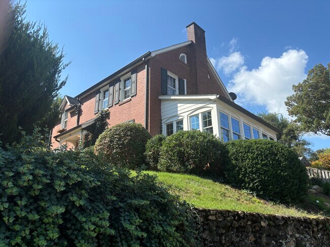 Foto del edificio - 112 Mears Ave