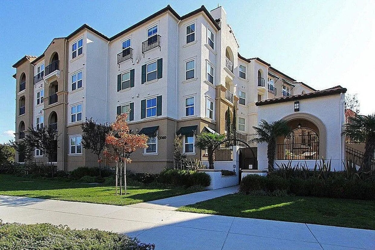 Primary Photo - Perfect Shape Luxury Condo in the Terraces...