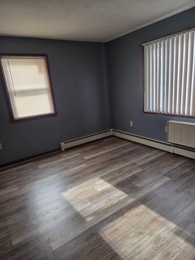 Building Photo - 76 William St