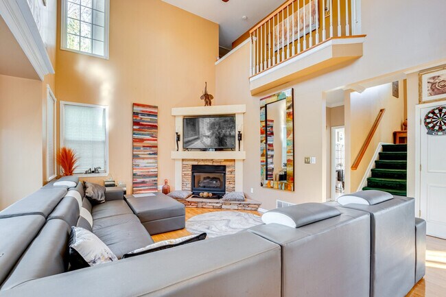 Building Photo - 14 Normandy Dr