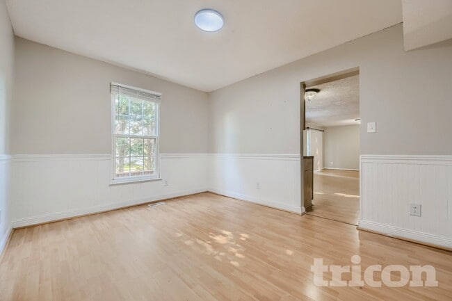 Building Photo - 9432 Seven Courts Dr