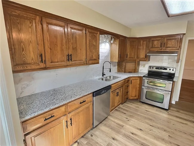 Foto del edificio - 1121 NE Ridgeview Dr