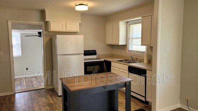 Foto del edificio - 214 Chapman Ln