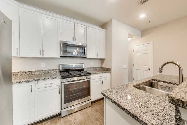 Foto del edificio - Elegant 3 bedroom, 2.5 bath townhome in Crown Farm