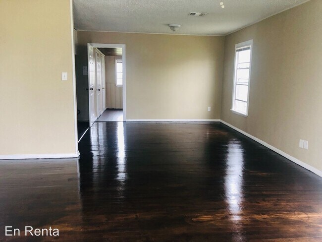 Foto del edificio - 3 br, 1 bath House - 6037 Graham St.