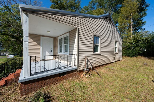 Foto del edificio - Charming 3-Bedroom Home in Bessemer – Act Fast!