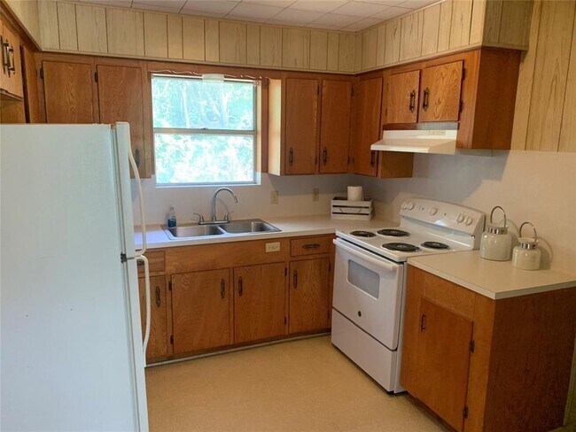 Building Photo - 504 Colorado St