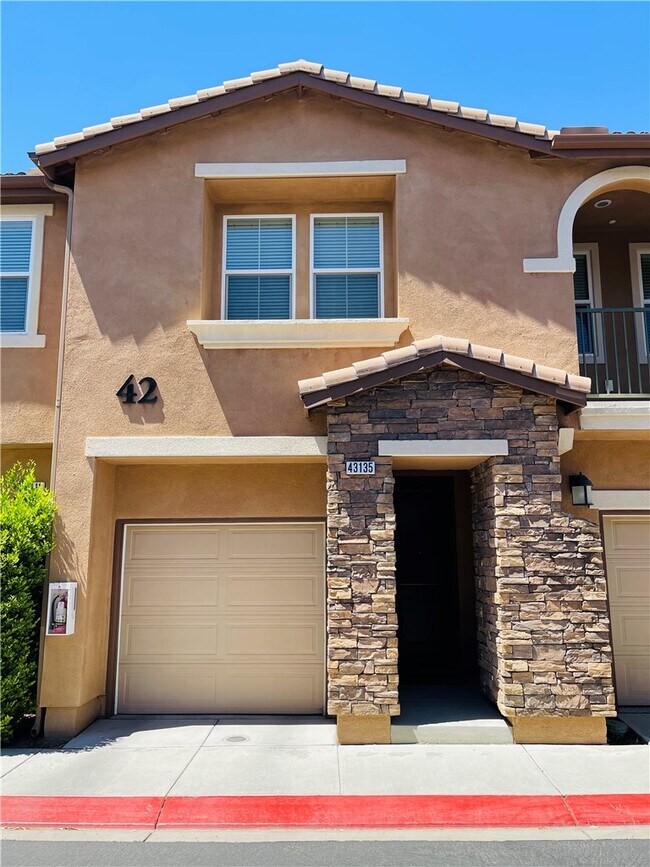 Building Photo - 43135 Avenida Cielo