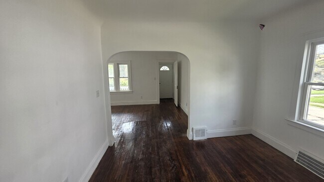 Foto del edificio - 3621 E 154th St