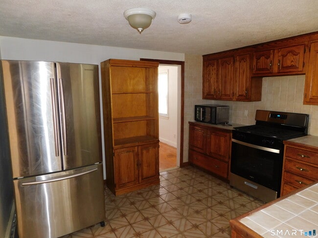 Building Photo - 83 Forest St