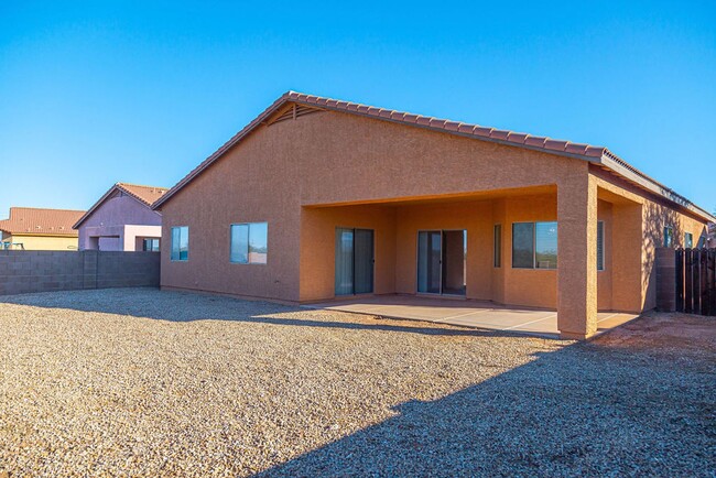 Building Photo - Southwest Home With Brand New Hard Floorin...