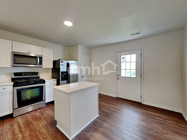 Building Photo - 1245 Cloverview St