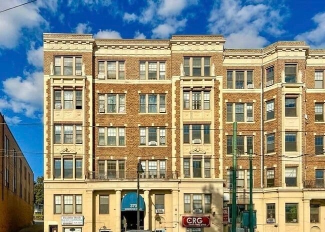 Foto del edificio - 370 Chestnut Hill Ave