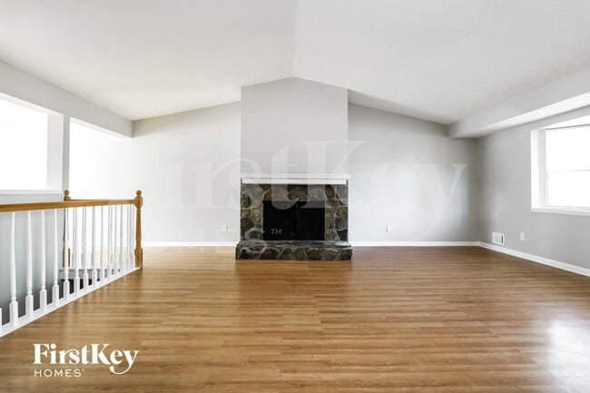 Foto del edificio - 334 Spring Ridge Dr