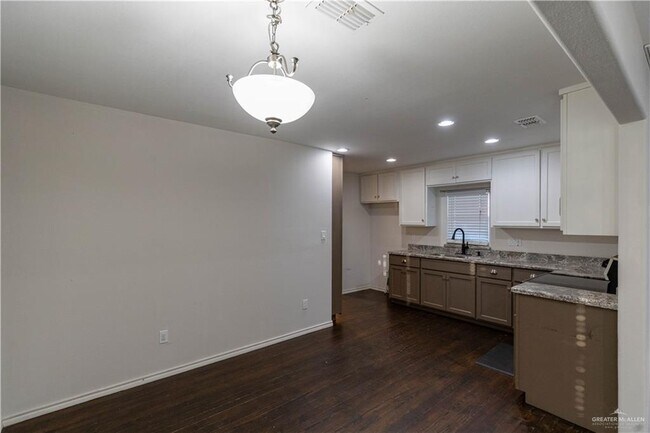 Building Photo - 3407 N Juan St
