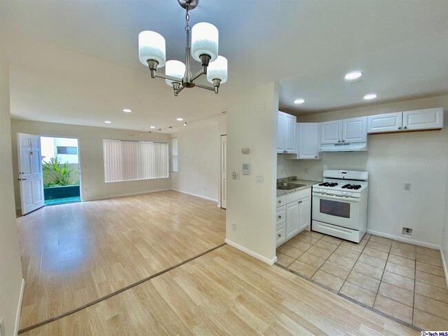 Building Photo - 328 W Lomita Ave