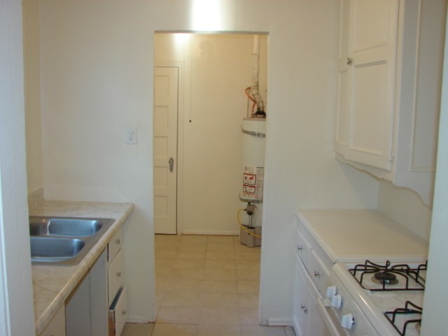 Building Photo - 5225 De Longpre Ave